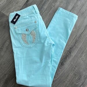 Gorgeous Miss Me jeans in the color “Icy Blue”